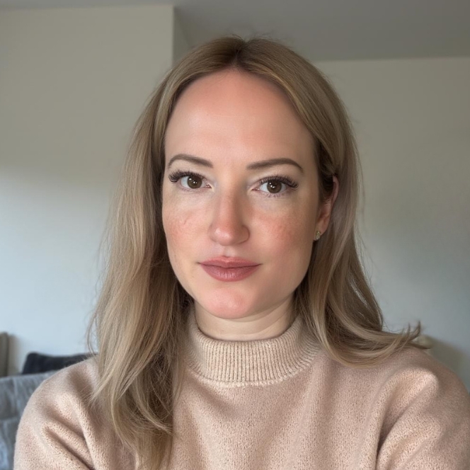 Portrait von Laura Walter, systemische Coachin für mentale Gesundheit und Resilienz, neben Text zu Coaching-Unterstützung und innerer Widerstandskraft.